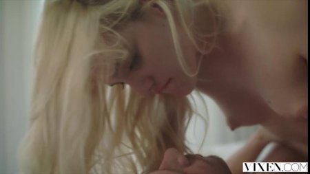 Лысый мужик жарит раком чужую невесту в своей постели